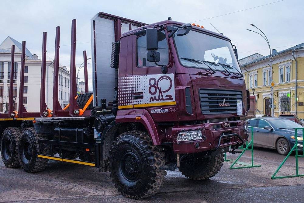 МАЗ-630228-8576-012